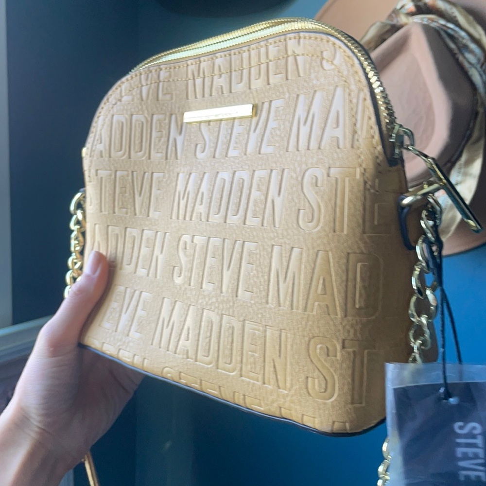 Brand new in perfect condition Steve Madden cross body!